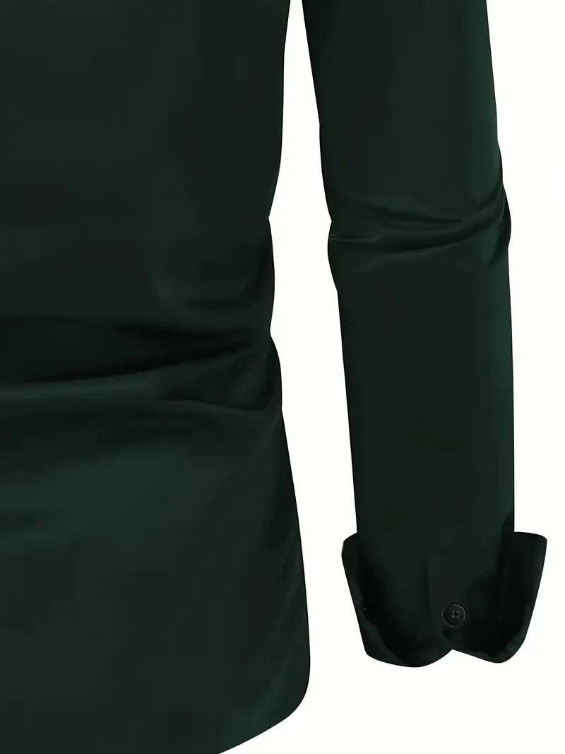 Chemise homme coupe slim, style professionnel et habillé. Parfaite pour le bureau ou les événements formels, unie.