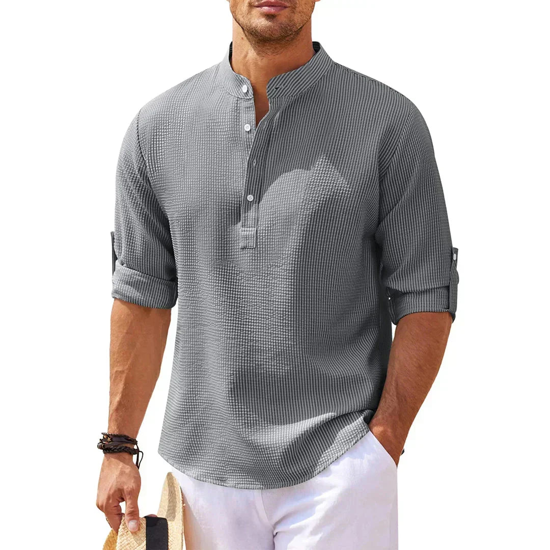 Chemise Henley homme texturée, col officier, coupe moderne. Style élégant et décontracté, hauts à manches longues.