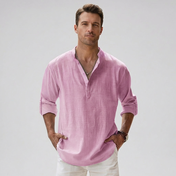 Look estival avec cette chemise Henley homme, col boutonné élégant, manches courtes. Idéale pour le confort.