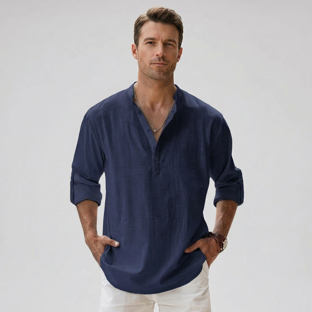 Chemise homme Henley, col boutonné distinctif. Décontractée et élégante, parfaite pour l'été, mode masculine.