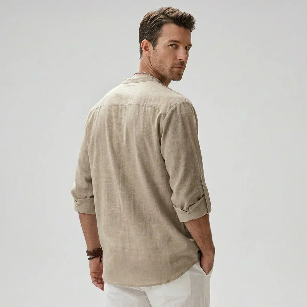 Chemise Henley homme élégante et décontractée, col boutonné, manches courtes, vêtement confortable pour l'été.