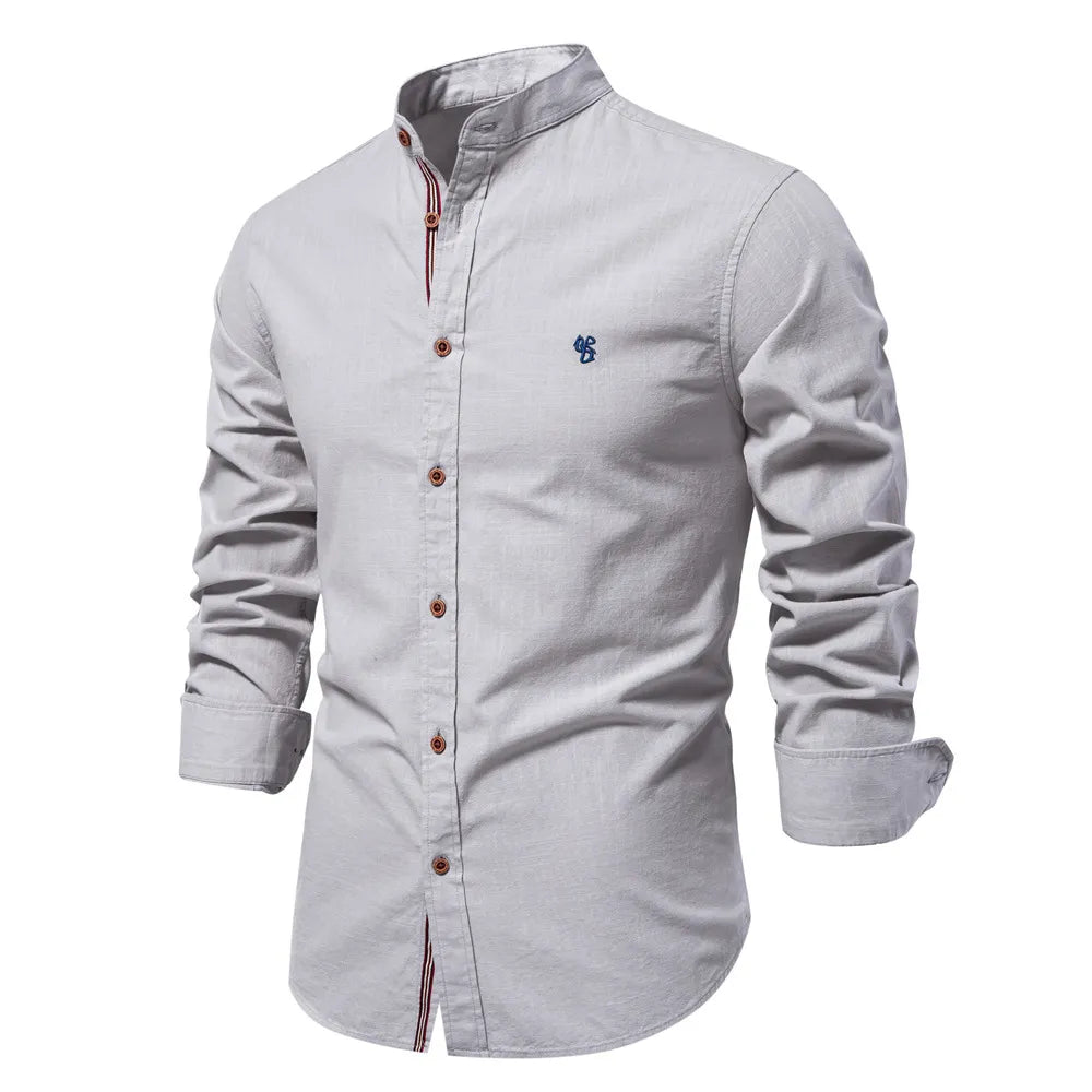 Chemise homme à col mao, manches longues. Un classique intemporel revisité pour l'homme moderne et stylé.