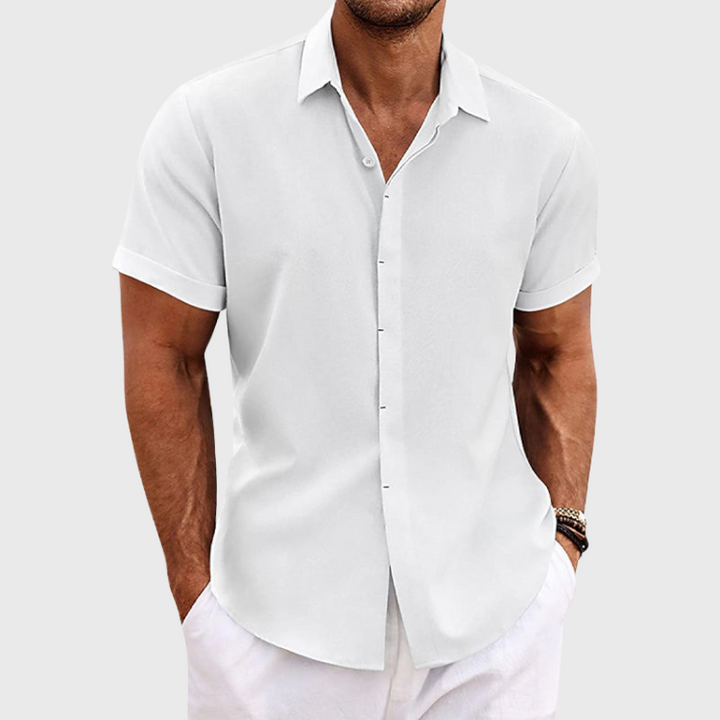 Chemise homme décontractée à manches courtes, idéale pour un confort estival et un style casual.