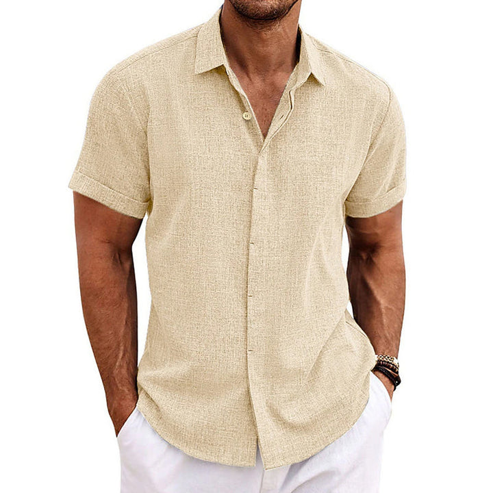 Mode masculine: chemise d'été à manches courtes, design moderne et élégant pour homme. Tissu confortable et respirant.