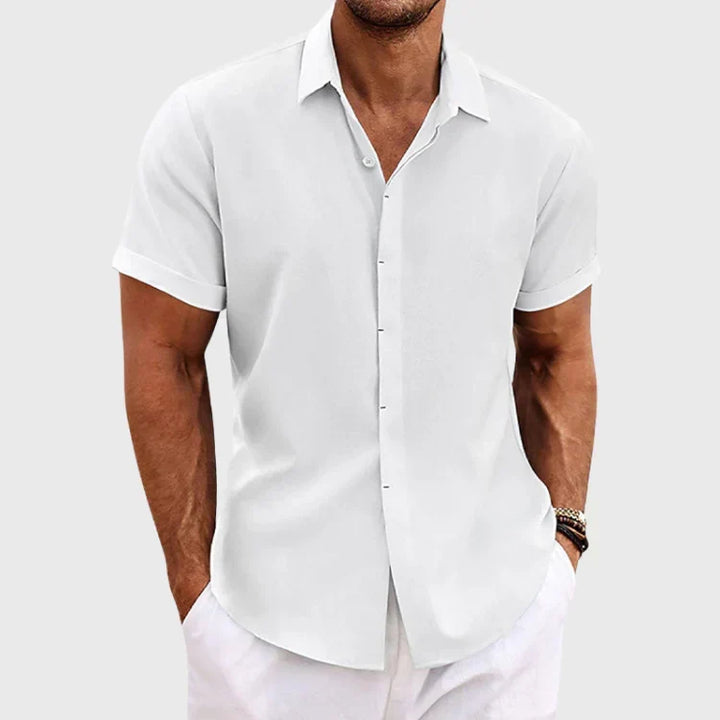 Chemise homme polyvalente: look élégant ou décontracté pour l'été. Manches courtes, tissu léger et confortable, respirant.