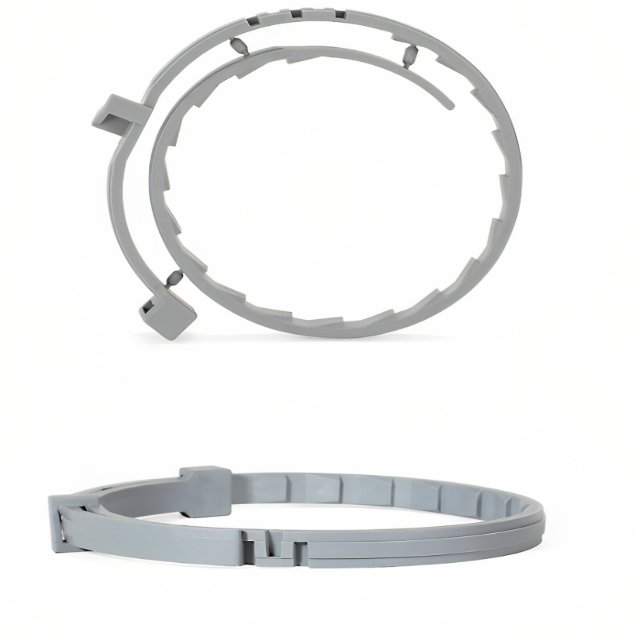Gros plan sur un collier antiparasitaire pour animaux, offrant 8 mois de protection naturelle.