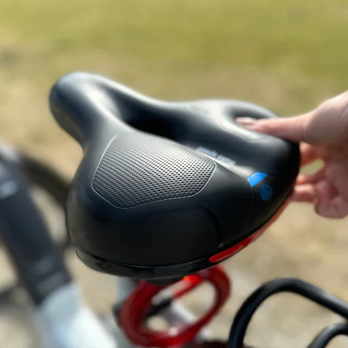 Selle de vélo ergonomique bleue, rembourrée, offrant un confort optimal aux passionnés de cyclisme.