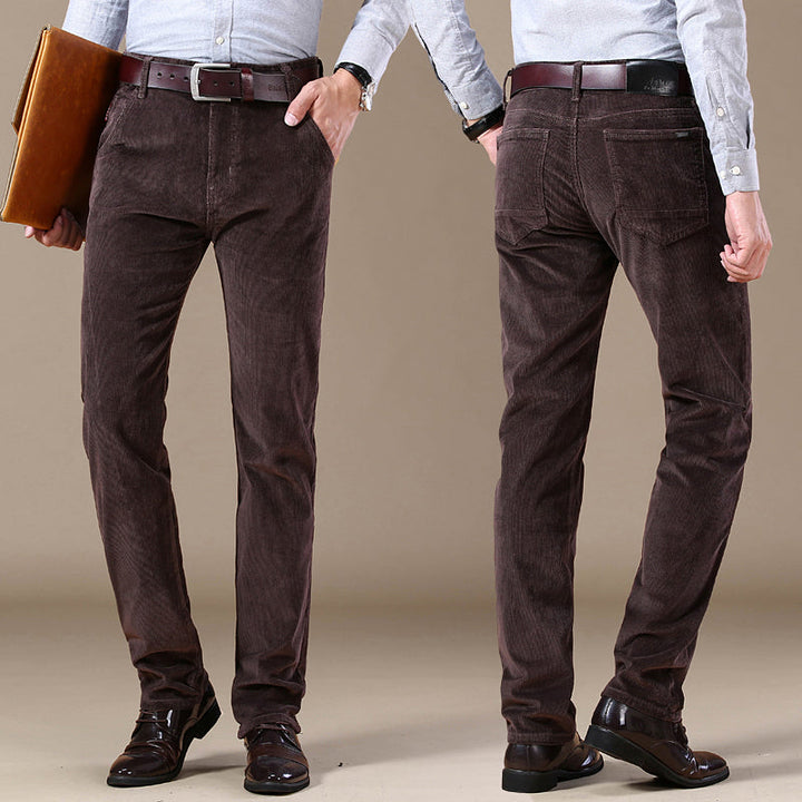 Tendance mode masculine : pantalon homme slim fit, confortable et chic. Style moderne polyvalent.