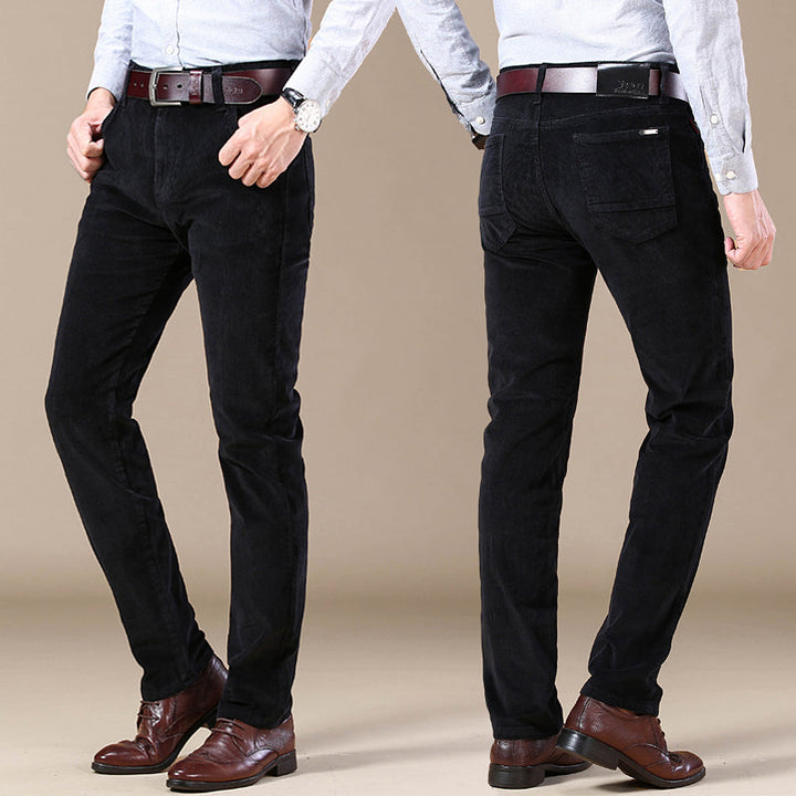 Pantalon homme slim fit pour affaires, chic et confortable. Style moderne professionnel.