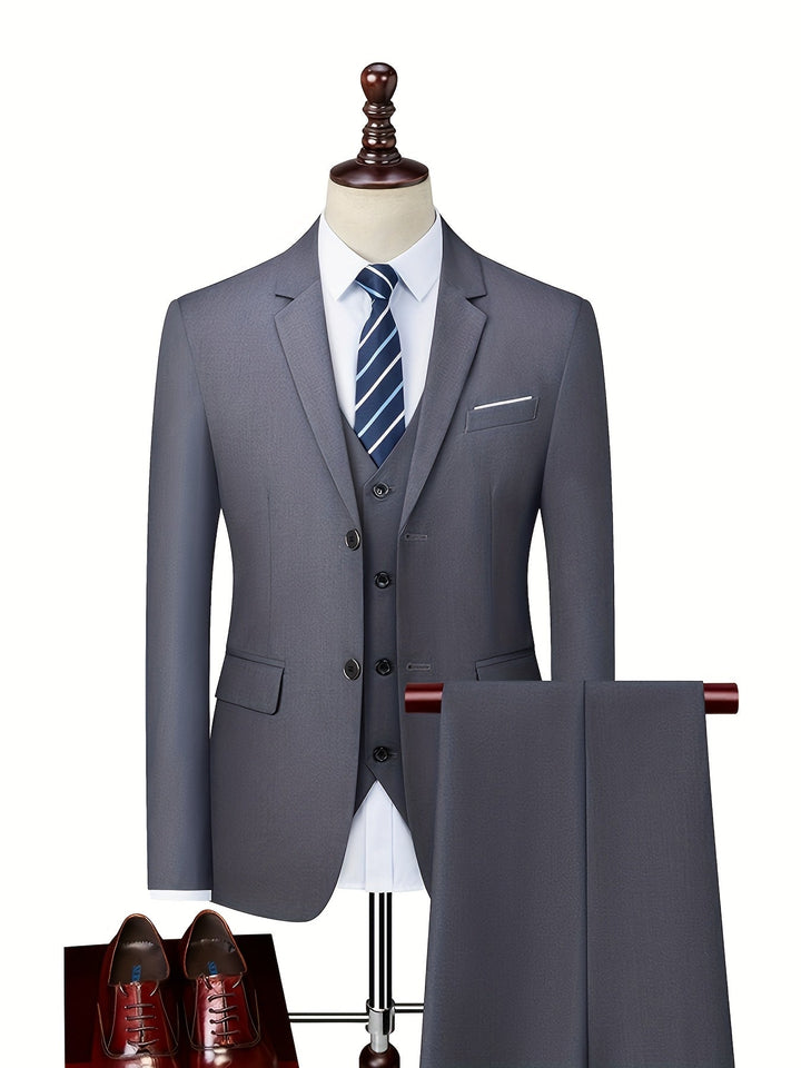 Costume homme slim fit moderne, deux pièces, idéal pour tenue formelle et élégance masculine.