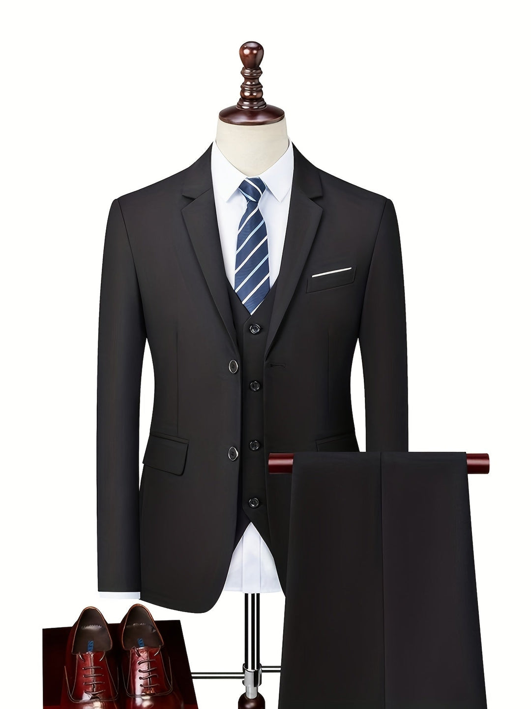 Costume homme élégant, tissu moderne, coupe slim fit deux pièces, vêtement homme chic.