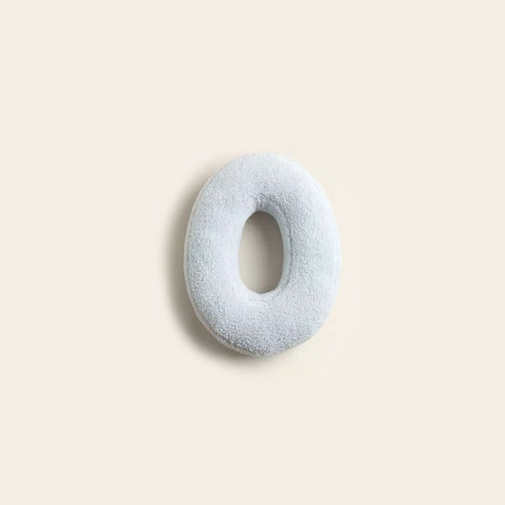 Coussin décoratif O, choisissez votre lettre, pour une décoration maison personnalisée.