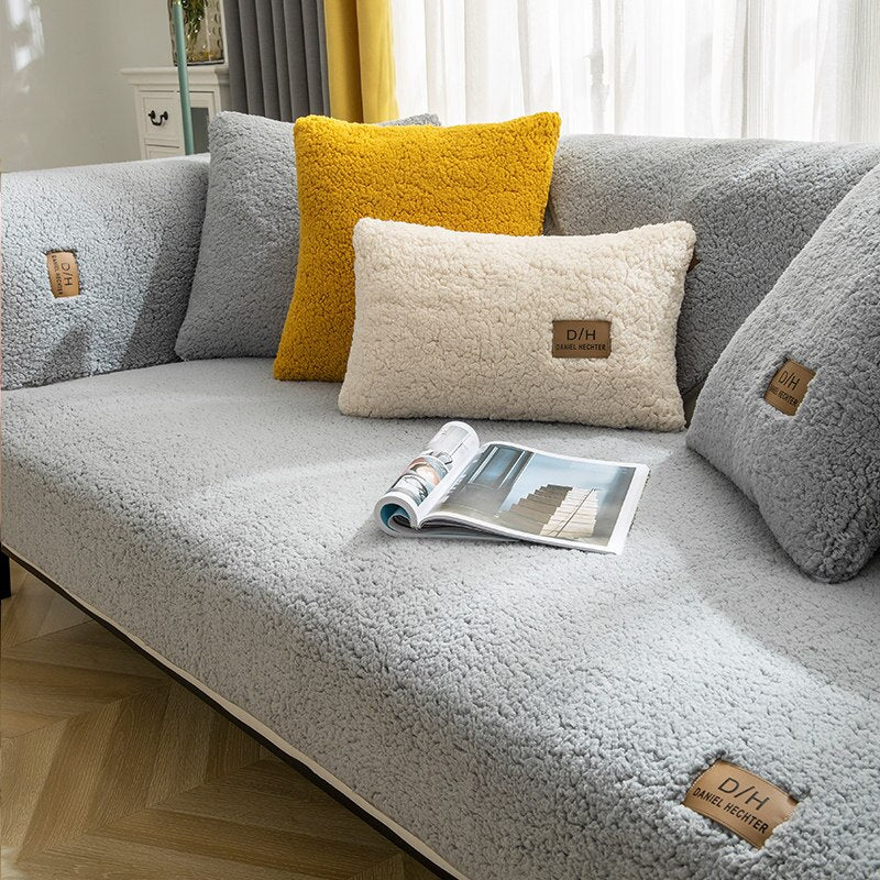 Protection canapé douce pour animaux : housse unie lavable en polyester, préserve le mobilier de votre salon.