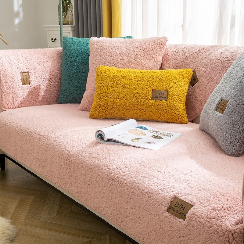 Renouvelez votre canapé avec une housse unie ultra-douce, apportant fraîcheur et style à votre décoration intérieure.