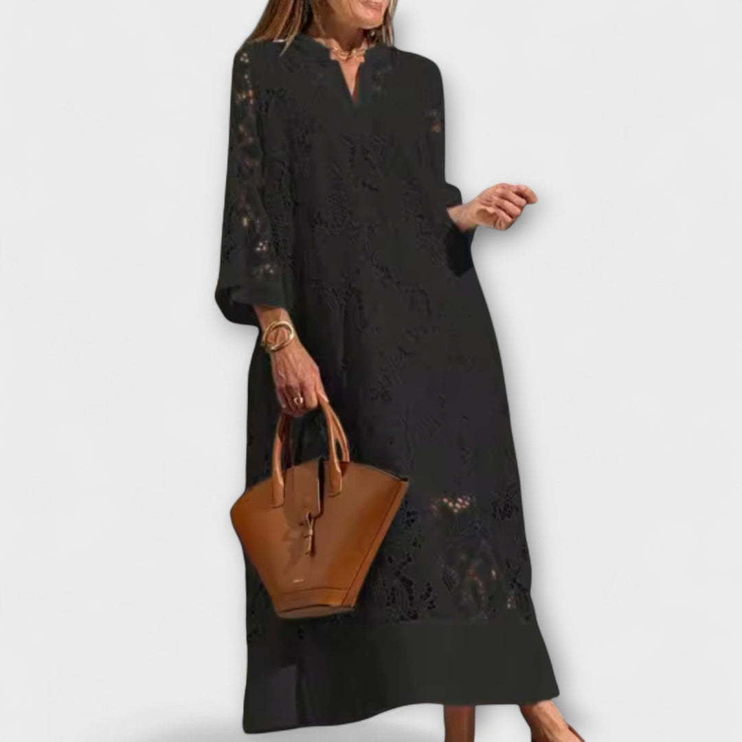 Robe femme brodée Dahlia, élégante et décontractée. Un vêtement chic et confortable pour toutes occasions.