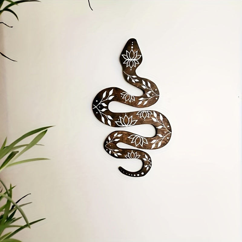 Art mural bohème mystique : serpent stylisé en bois, parfait pour une ambiance spirituelle et artistique.