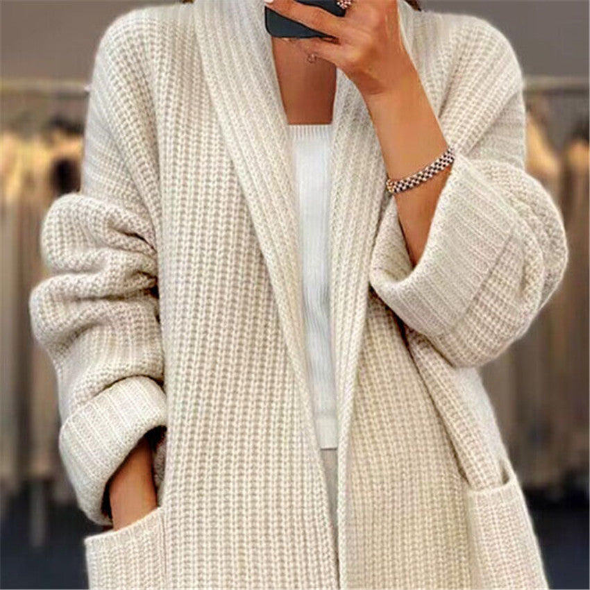 Pull cardigan femme oversize en maille douce couleur camel. Confort décontracté chic, parfait pour l'hiver.