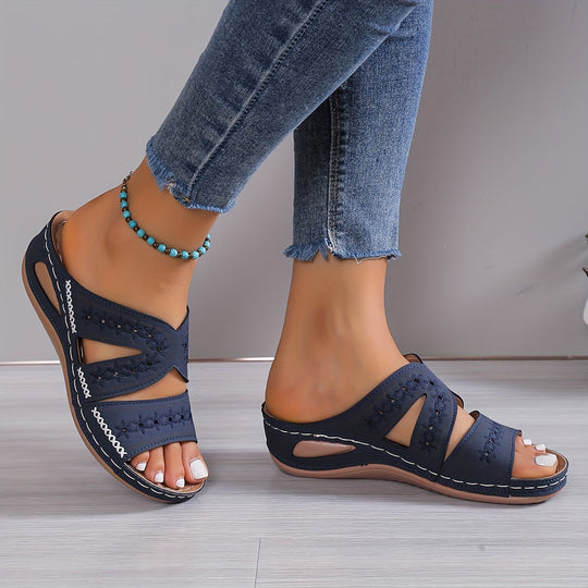 Paire de sandales orthopédiques Liva pour femmes, alliant confort, soutien et élégance pour le quotidien en été.