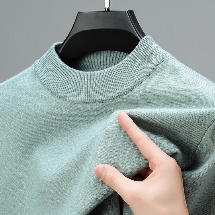 Pull homme coupe longue décontractée, essentiel pour la mode masculine confortable cet hiver.