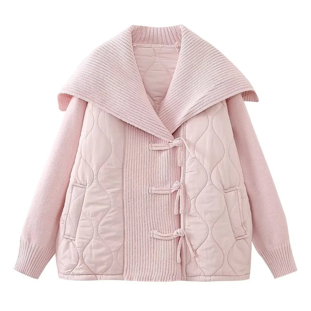 Élégant pull femme oversize avec col marin distinctif. Vêtement décontracté et chic, idéal pour l'hiver et l'automne.
