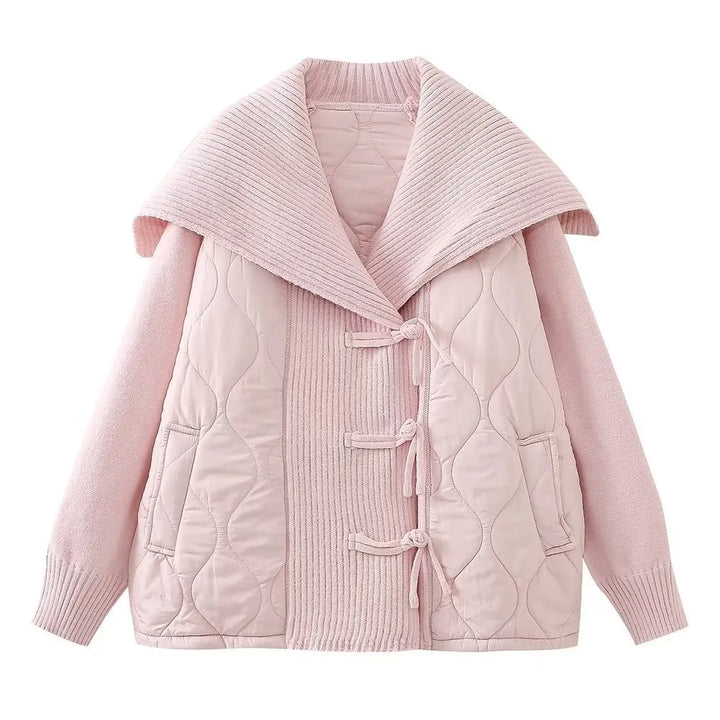 Élégant pull femme oversize avec col marin distinctif. Vêtement décontracté et chic, idéal pour l'hiver et l'automne.