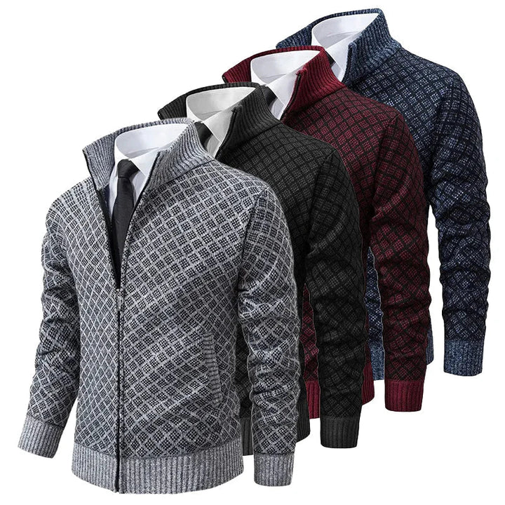 Cardigan homme zippé à motif jacquard complexe, col montant. Parfait pour l'automne hiver.
