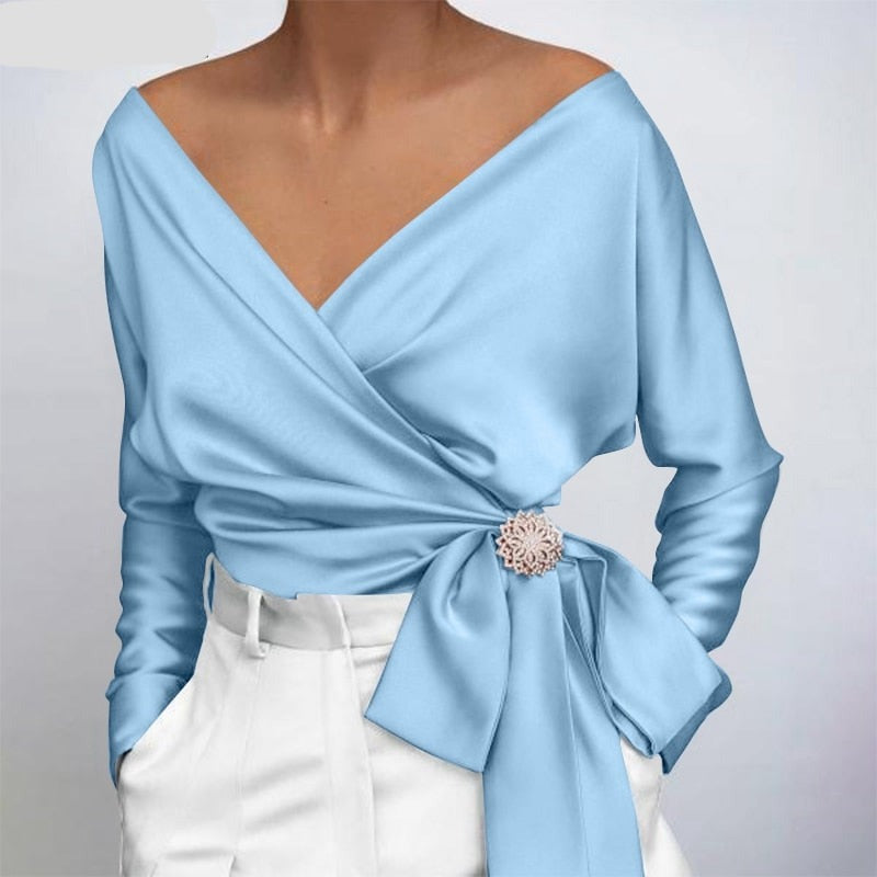 Haut Davina élégant et tendance pour femme. Chemisier chic, luxueux et polyvalent, essentiel pour toute garde-robe féminine.