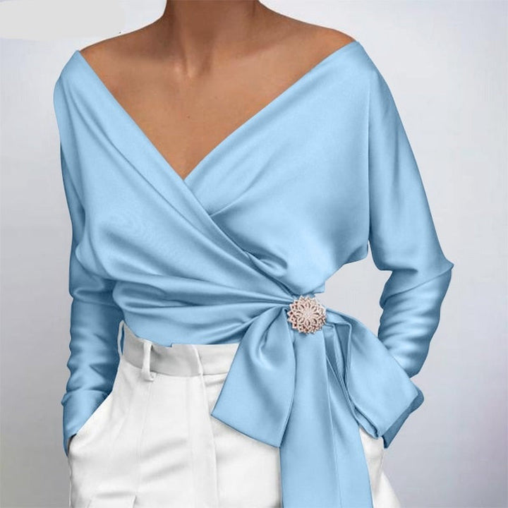 Haut Davina élégant et tendance pour femme. Chemisier chic, luxueux et polyvalent, essentiel pour toute garde-robe féminine.