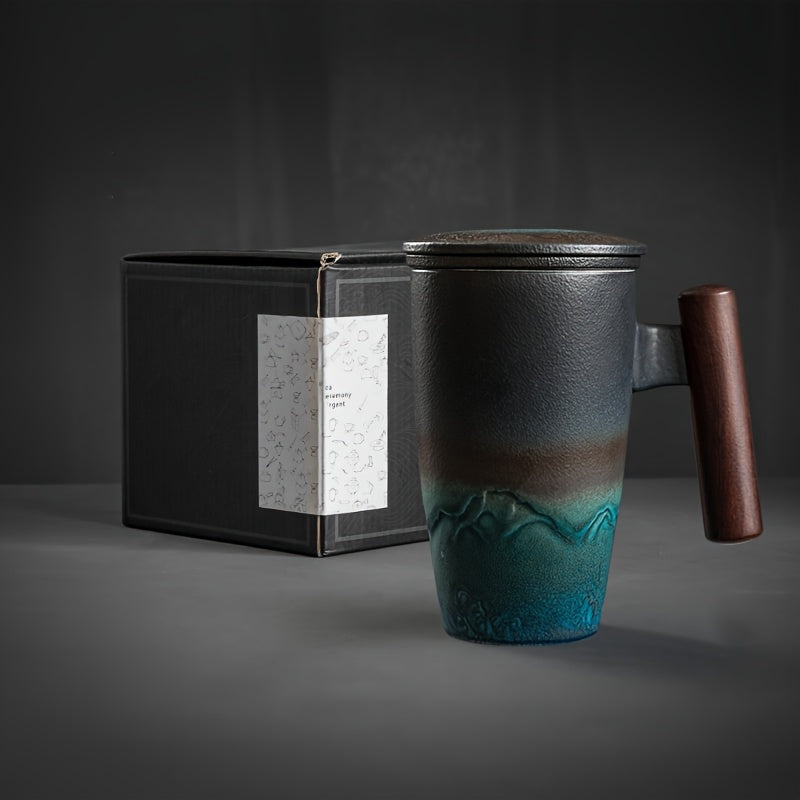 Élégante tasse en céramique faite main avec filtre, parfaite pour infuser le thé en vrac, style naturel.