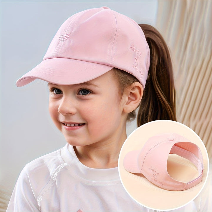 Casquette ajustable enfant, broderie cœur blanche, idéale pour la tête et protection solaire.