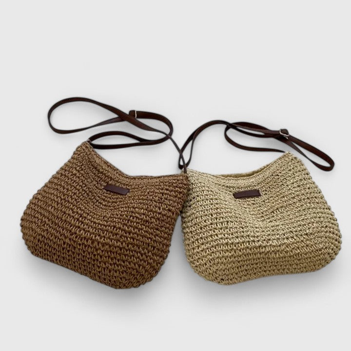 Intérieur du sac femme beige élégant. Rangement organisé, spacieux et pratique pour vos essentiels.