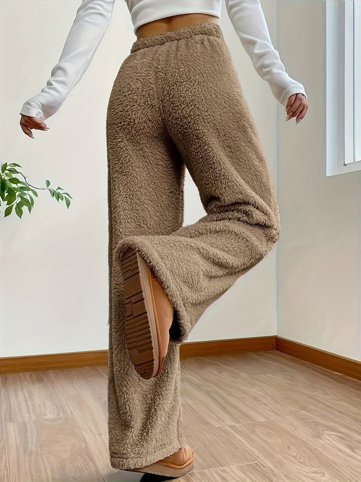 Pantalon femme sherpa cosy et ultra-doux, sensation de chaleur et de confort ultime pour l'hiver.