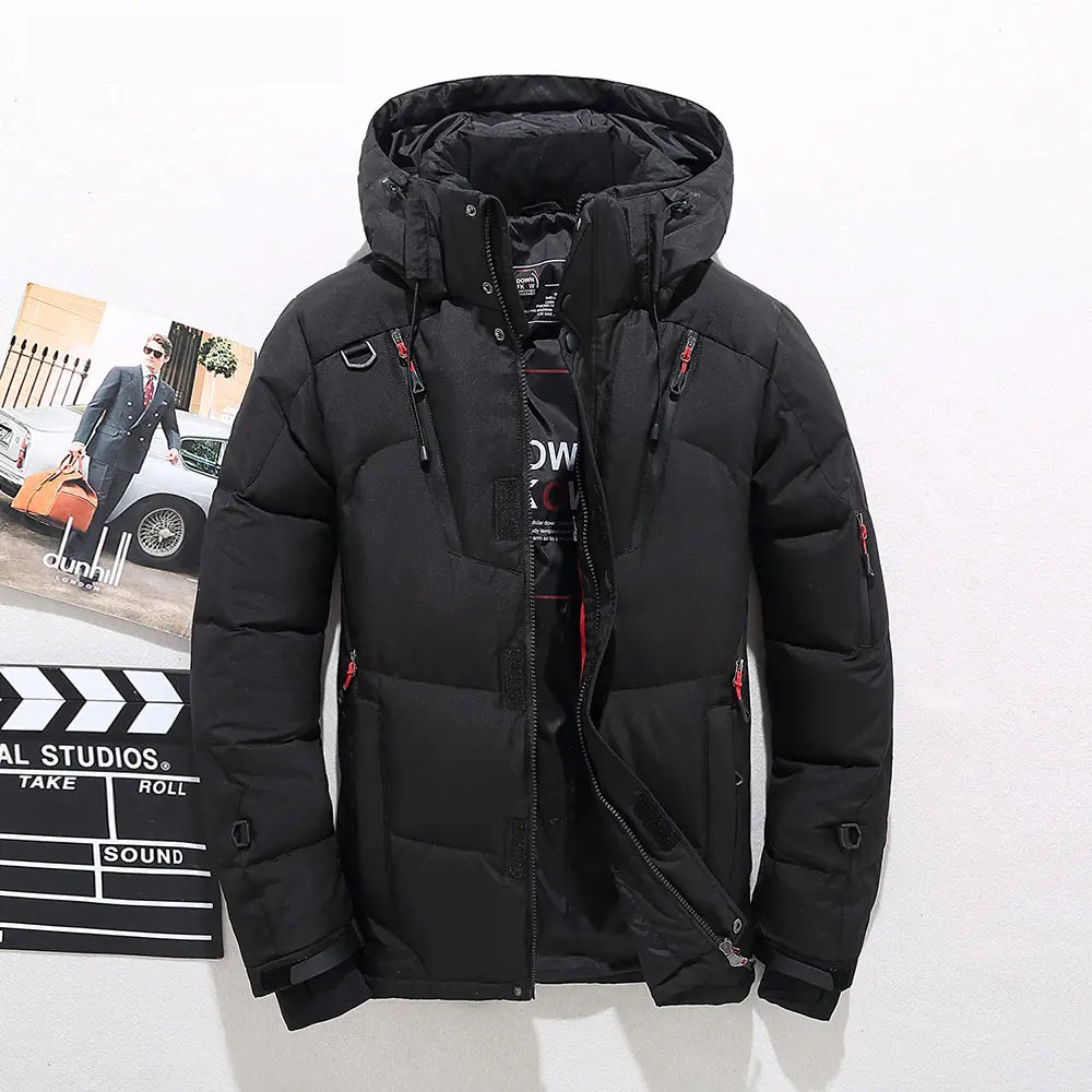 Doudoune homme technique et respirante, assure chaleur et protection contre le froid extrême en hiver.