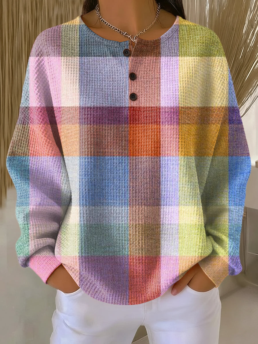 Gros plan sur le motif gaufré du pull femme, tricot chaud et confortable.