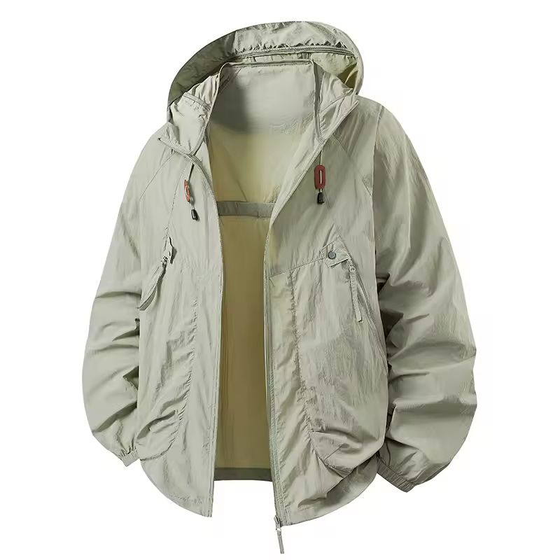 Veste à capuche décontractée, idéale pour les sorties urbaines et les loisirs printaniers.