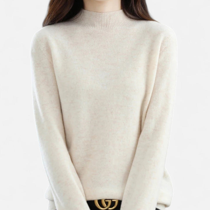 Pull femme tricoté, col montant, confortable et élégant, pour un style discret et chic.