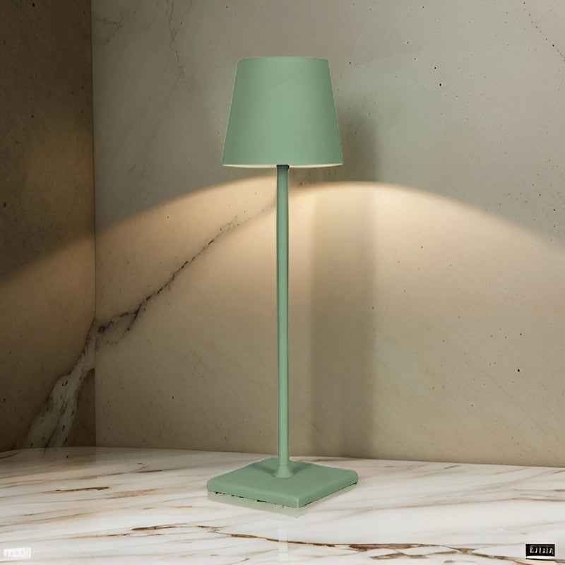 Lampe de table LED sans fil pour salon, chambre, bureau; rechargeable, design élégant et portable.