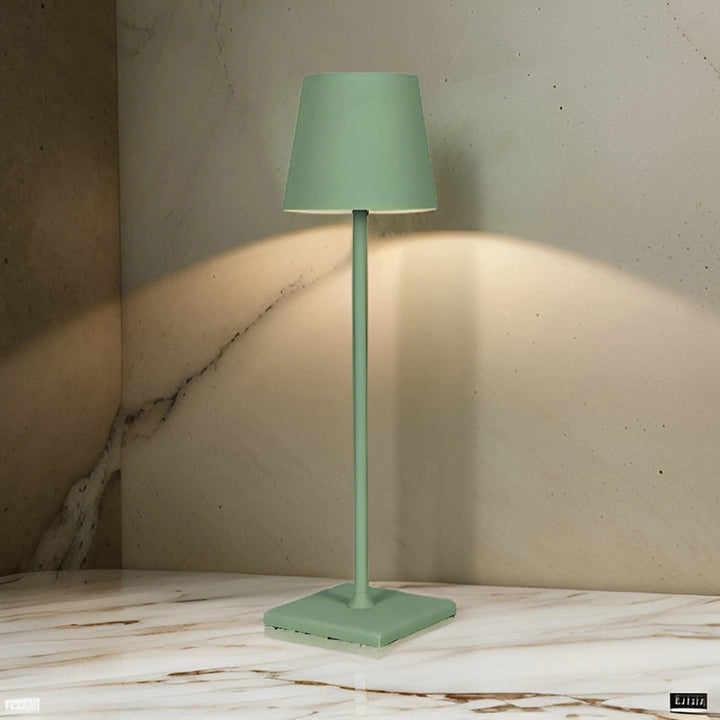Lampe de table LED sans fil pour salon, chambre, bureau; rechargeable, design élégant et portable.