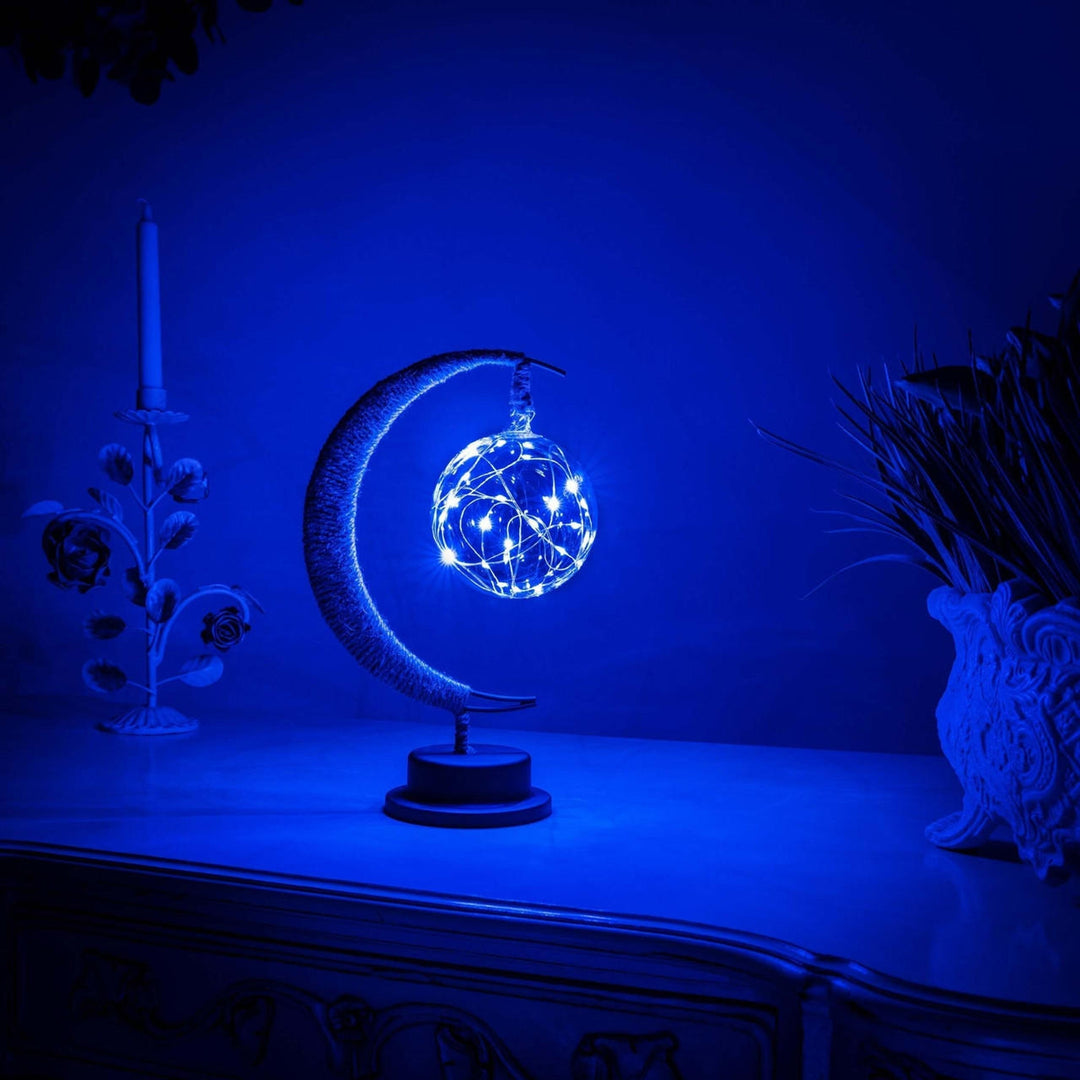 Lampe de table design lune en verre, lumière LED pour un intérieur moderne et apaisant.