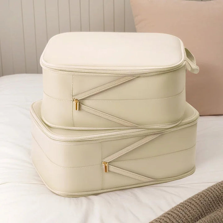 Accessoire de voyage indispensable: sac compressible pour vêtements, organisant et optimisant l'espace de votre valise.
