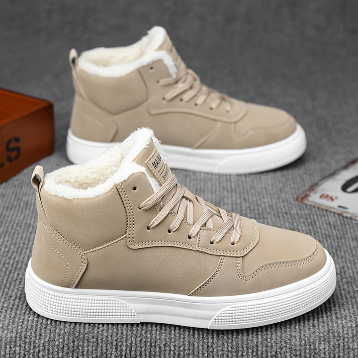 Chaussures homme hiver, bottines montantes avec lacets, offrant chaleur et confort durable pour le style urbain.