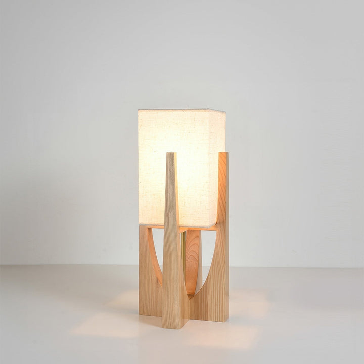 Lampe sur pied japonaise en bois et tissu, éclairage doux, style minimaliste pour salon ou chambre.