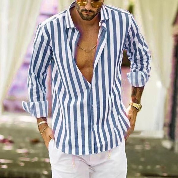 Chemise rayée homme bleue, manches longues, élégante et décontractée pour un look casual ou estival chic.