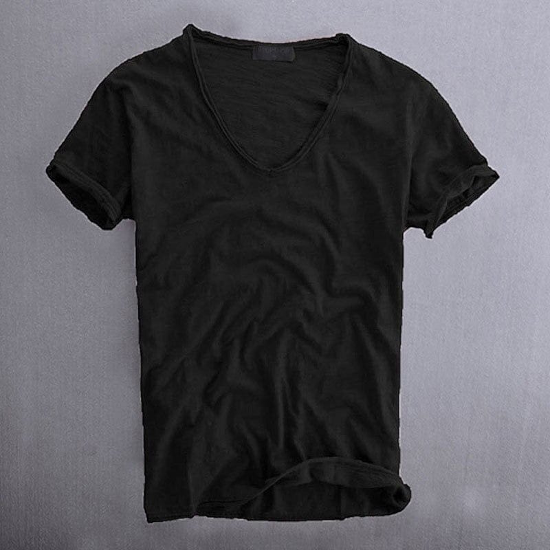 T-shirt homme Reese à col V, un classique intemporel pour un style décontracté et élégant au quotidien.
