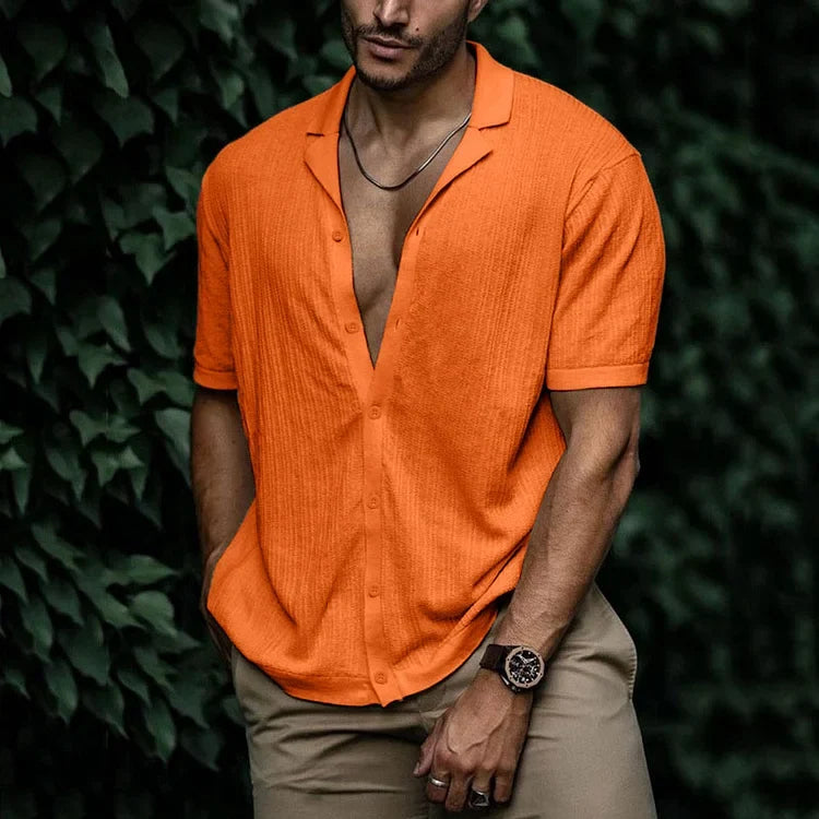Chemise légère et respirante pour homme, style casual chic d'été.