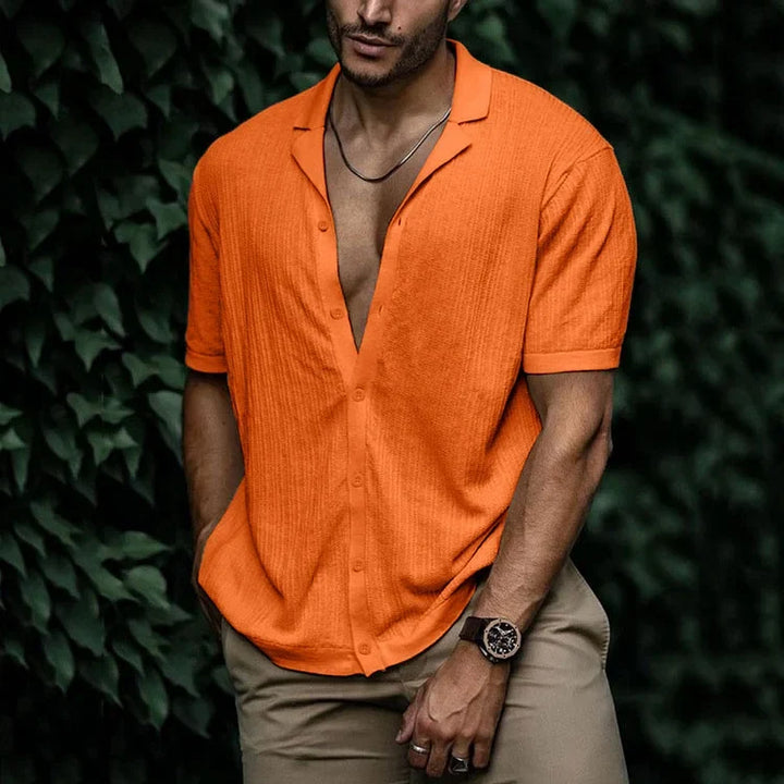 Mode homme: chemise été légère à motifs, confortable et moderne pour un look décontracté.