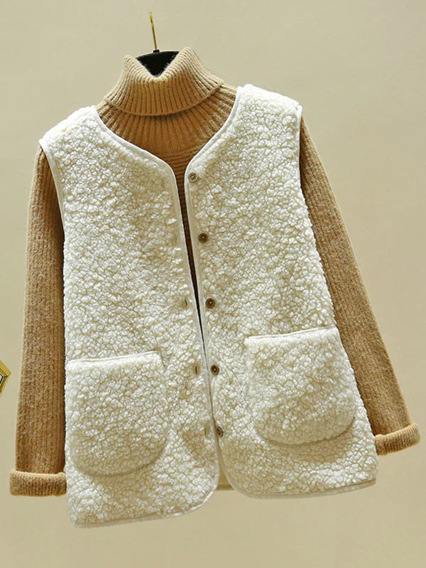 Gilet sans manches chaud pour femme, confortable et stylé, idéal pour superposition mi-saison.