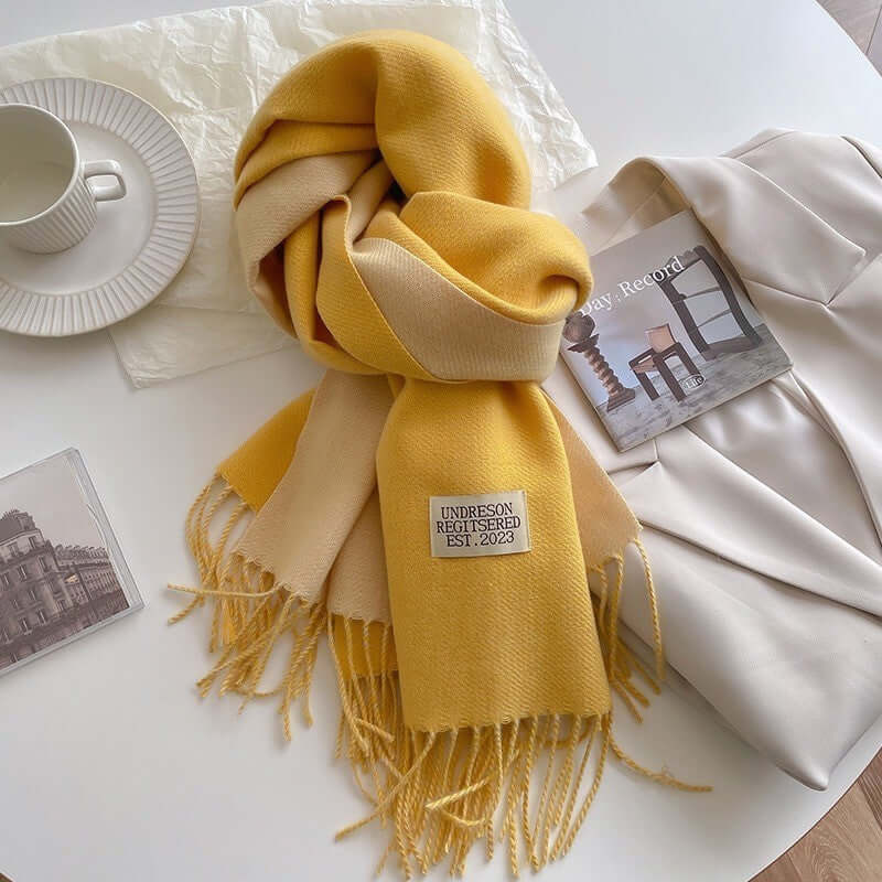 Offrez la chaleur et l'élégance avec cette écharpe réversible femme. Accessoire doux et polyvalent pour un cadeau.