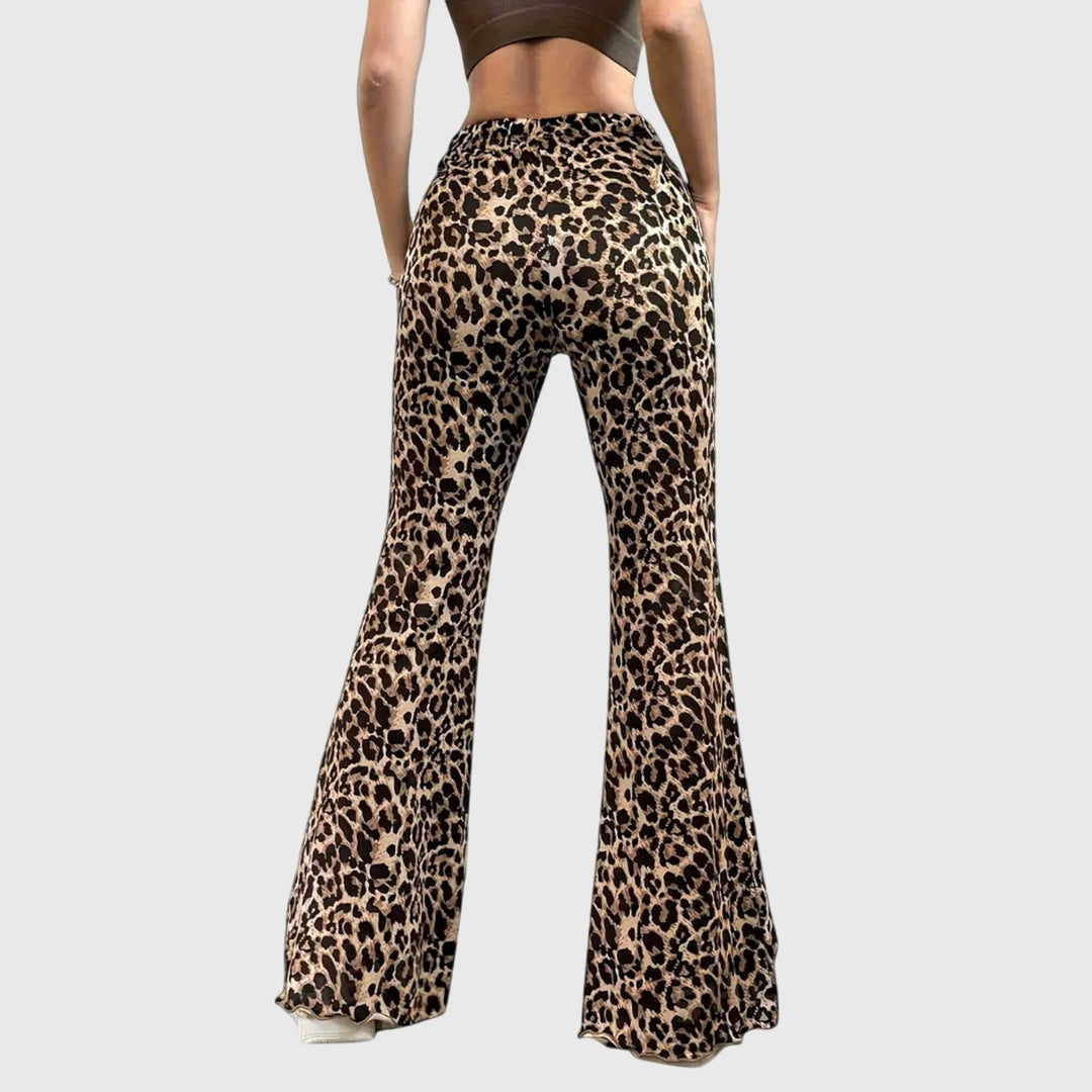 Élégant pantalon bootcut léopard pour femme. Imprimé sauvage tendance, coupe flatteuse pour un style mode.