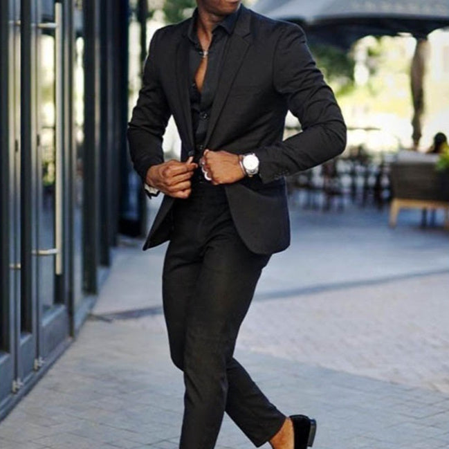 Costume homme décontracté d'été, coupe ajustée, bleu clair, pour une élégance masculine estivale et confortable.